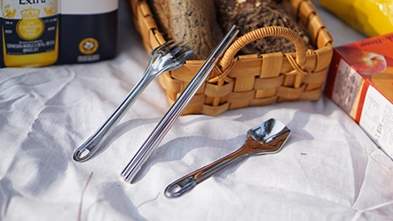 description of Multifunctional Folding Fork, Easy to Carry, Perfect for Hiking