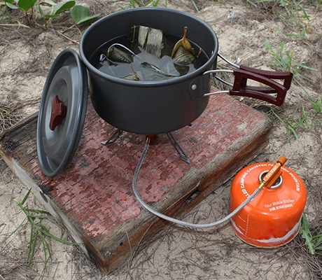 application of 17 Pieces Outdoor Cooking Pots Mess Kit for Family Camping-image2