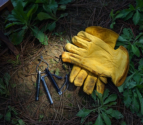 application of Outdoor Survival 2-in-1 Magnesium Fire Starter with Emergency Whistle-image3