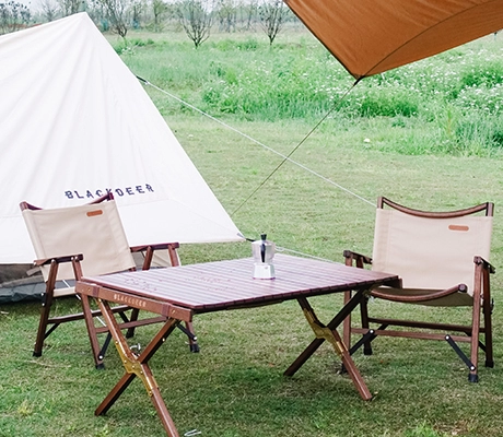 application of Nature Beech Wood Roll up Folding Table for Outdoor Picnic-image1