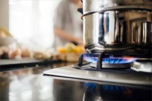How does a gas stove work?