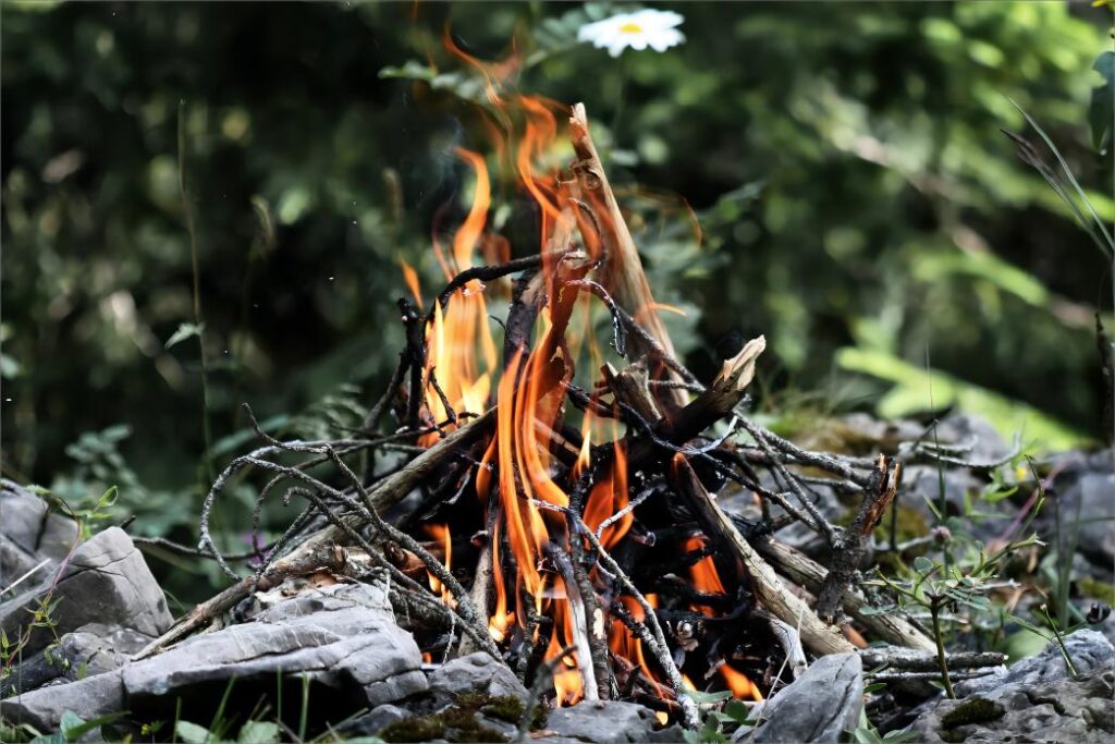 How to Light Charcoal Without Lighter Fluid? Deermaple