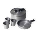 Compact camping cooker set for 2-3 people with heat exchange system and insulated handles